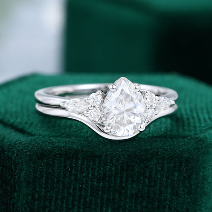 1 CT Pear Cluster Moissanite Bridal Set