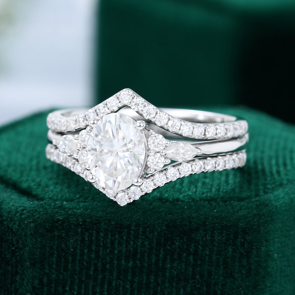 1.33 CT Oval Cluster Moissanite Bridal Set