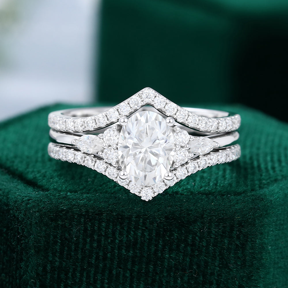 1.33 CT Oval Cluster Moissanite Bridal Set