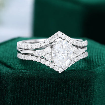 1.33 CT Oval Cluster Moissanite Bridal Set