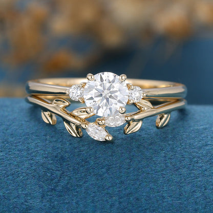 0.54 CT Round Three Stone Moissanite Bridal Set