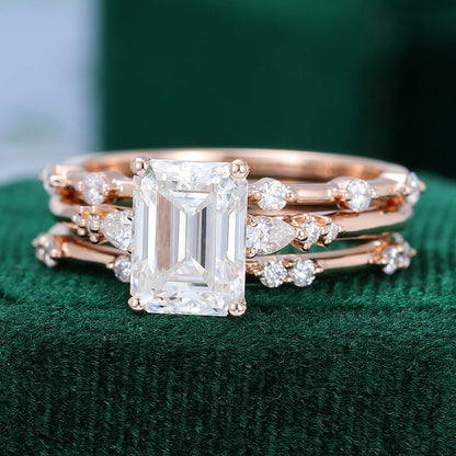 1.6 CT Emerald Cluster Moissanite Bridal Set