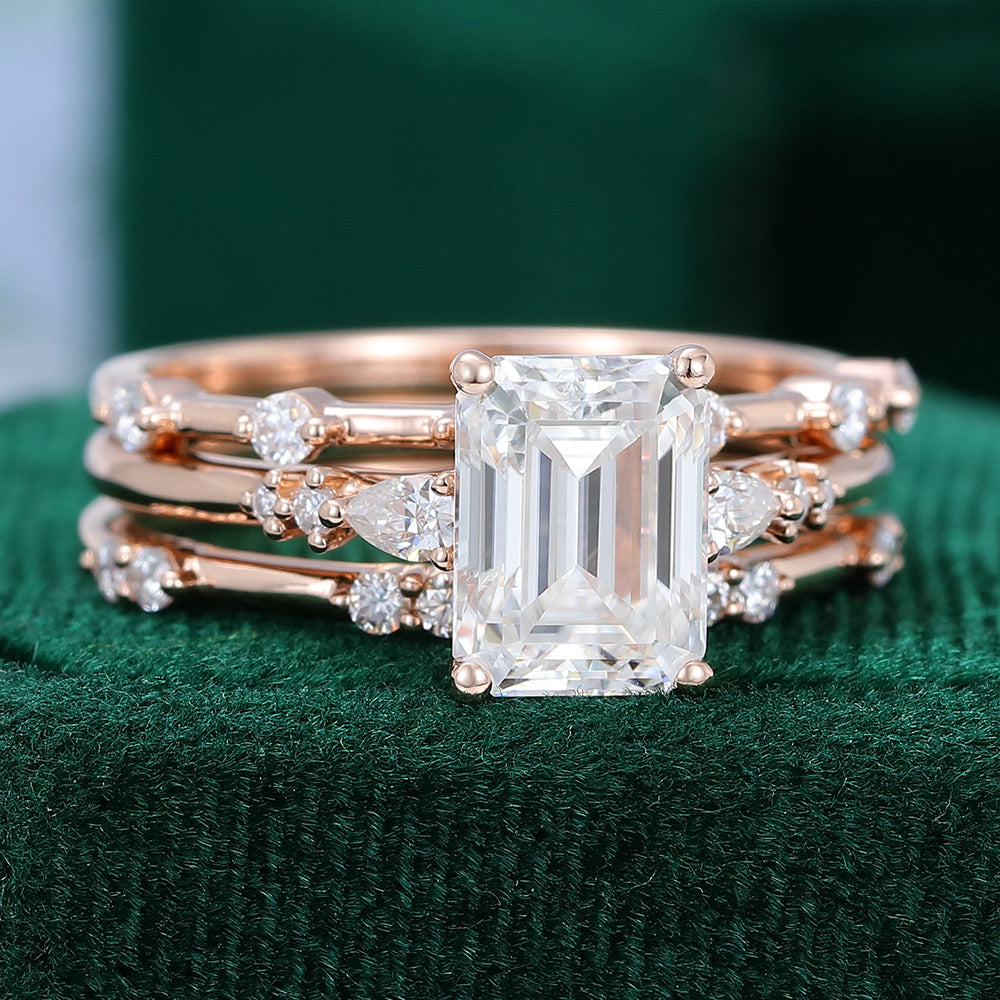 1.6 CT Emerald Cluster Moissanite Bridal Set