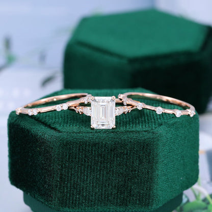 1.6 CT Emerald Cluster Moissanite Bridal Set
