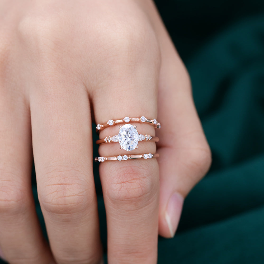 1.33 CT Oval Cluster Moissanite Bridal Set