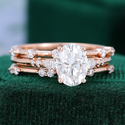 1.33 CT Oval Cluster Moissanite Bridal Set