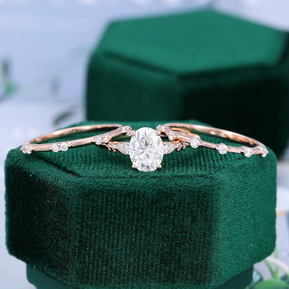 1.33 CT Oval Cluster Moissanite Bridal Set