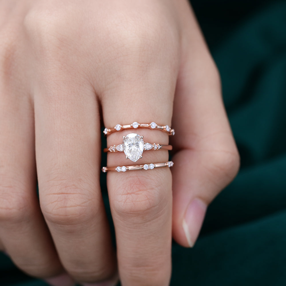 1 CT Pear Cluster Moissanite Bridal Set