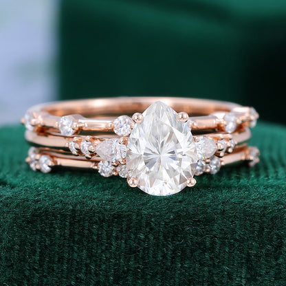 1 CT Pear Cluster Moissanite Bridal Set