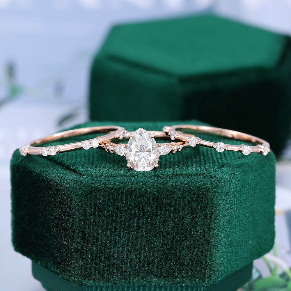 1 CT Pear Cluster Moissanite Bridal Set