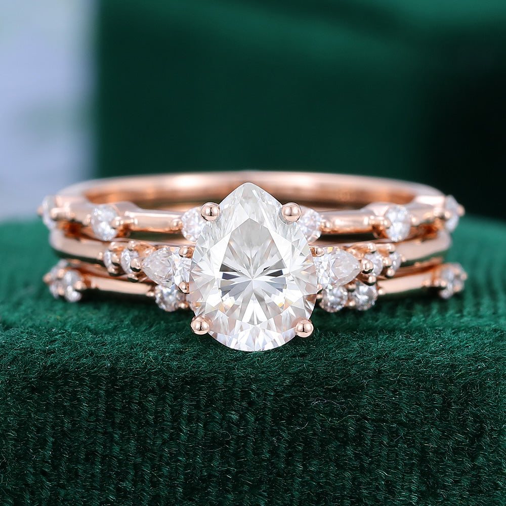 1 CT Pear Cluster Moissanite Bridal Set