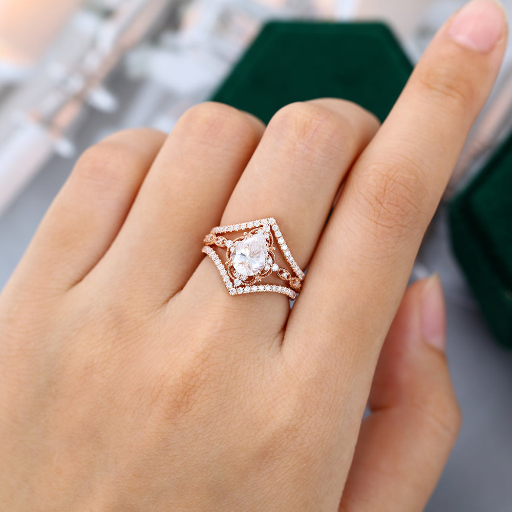 1.5 CT Pear Vintage Moissanite Bridal Set