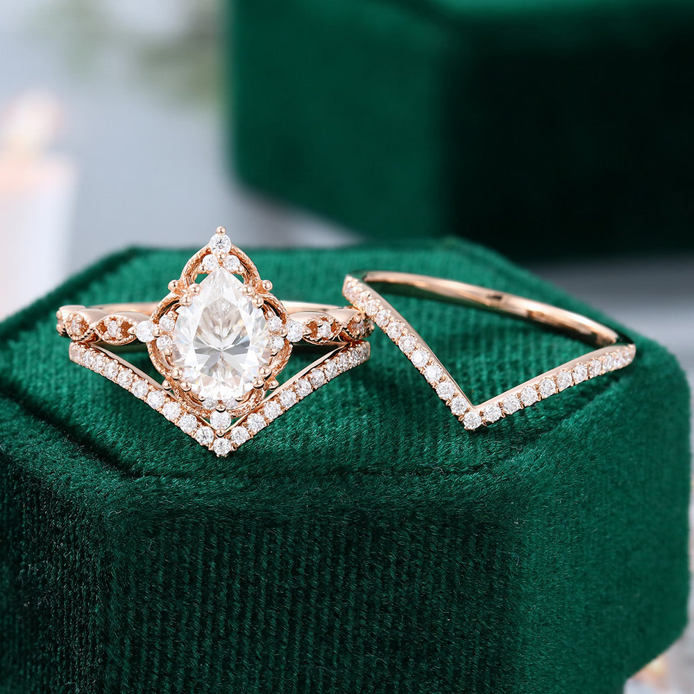 1.5 CT Pear Vintage Moissanite Bridal Set