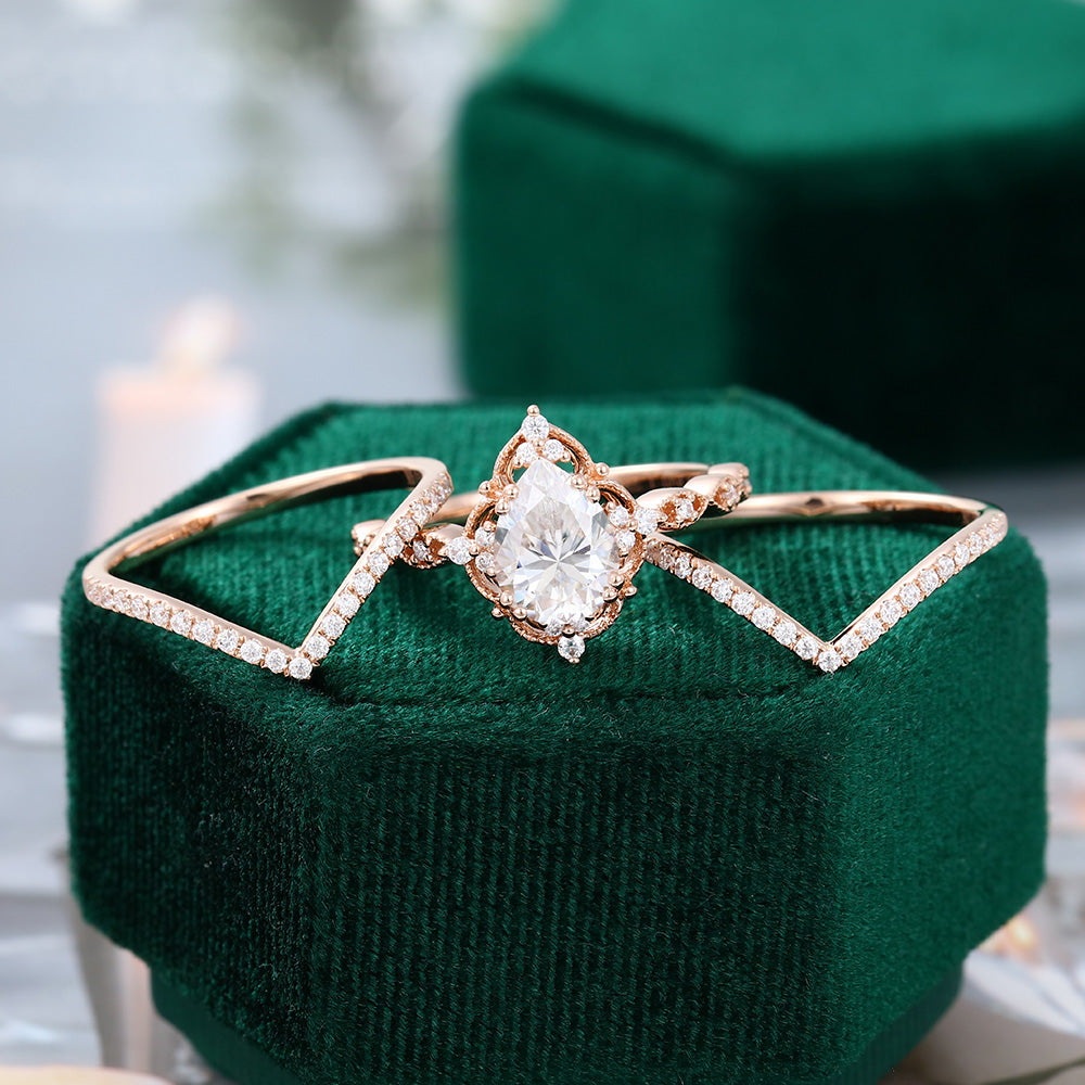1.5 CT Pear Vintage Moissanite Bridal Set