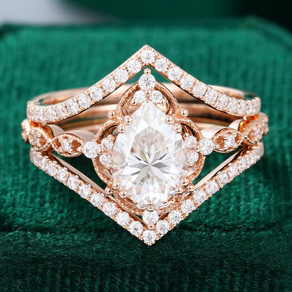 1.5 CT Pear Vintage Moissanite Bridal Set