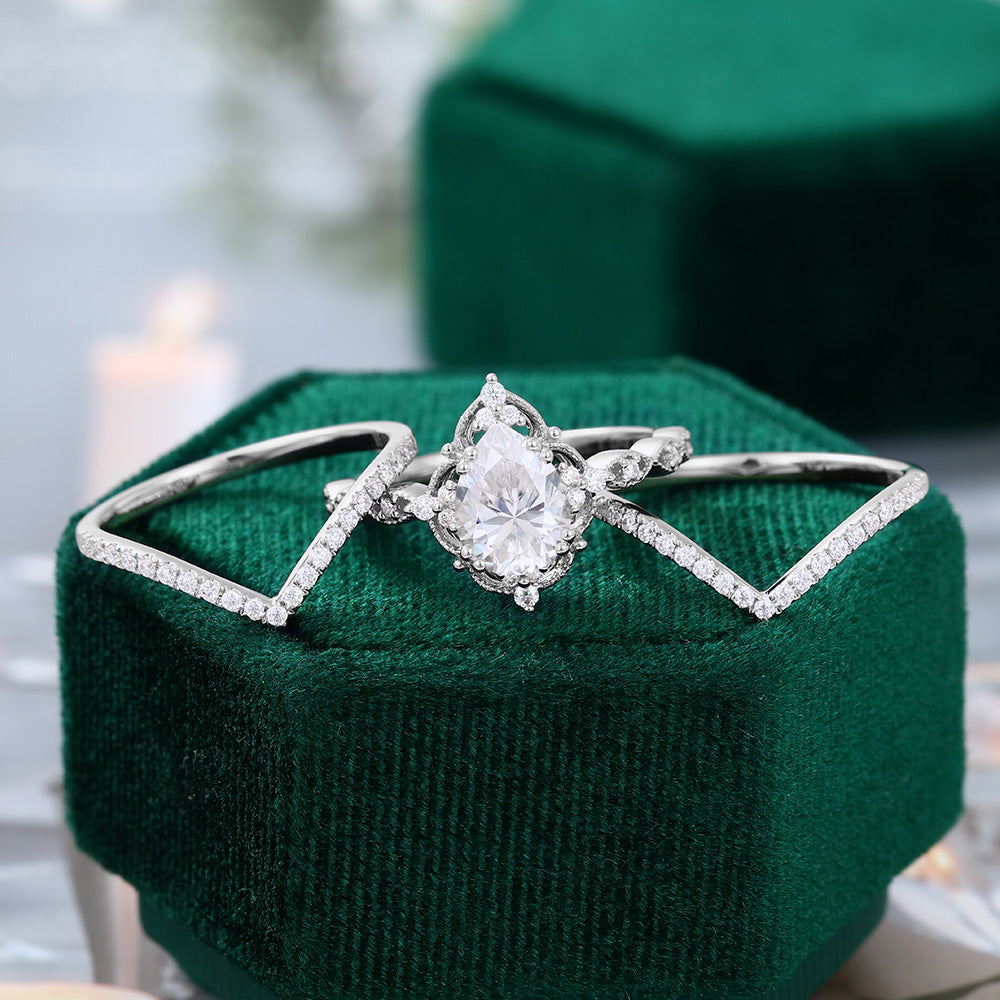 1.5 CT Pear Vintage Moissanite Bridal Set