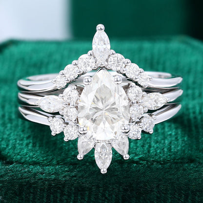 1.5 CT Pear Cluster Moissanite Bridal Set