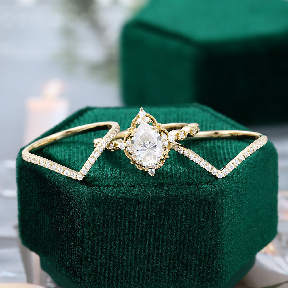 1.5 CT Pear Vintage Moissanite Bridal Set