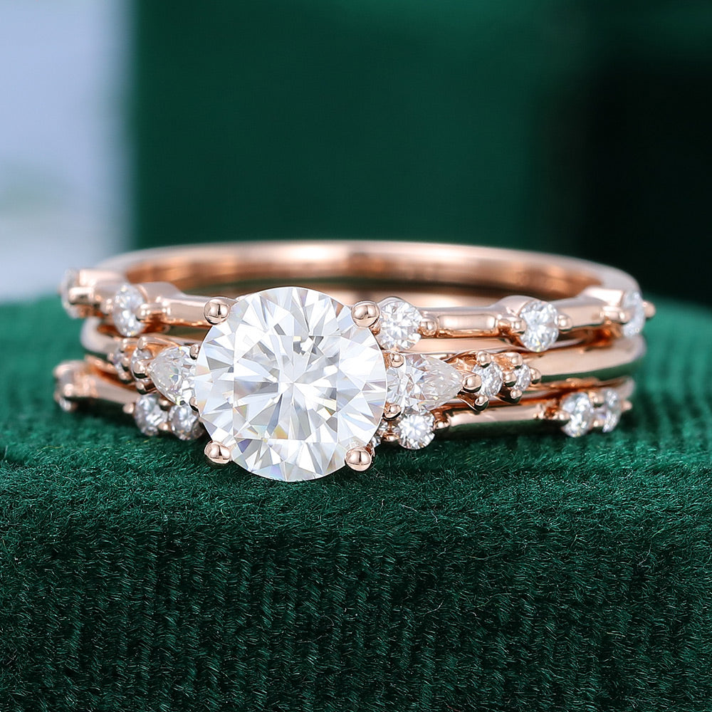 0.88 CT Round Cluster Moissanite Bridal Set