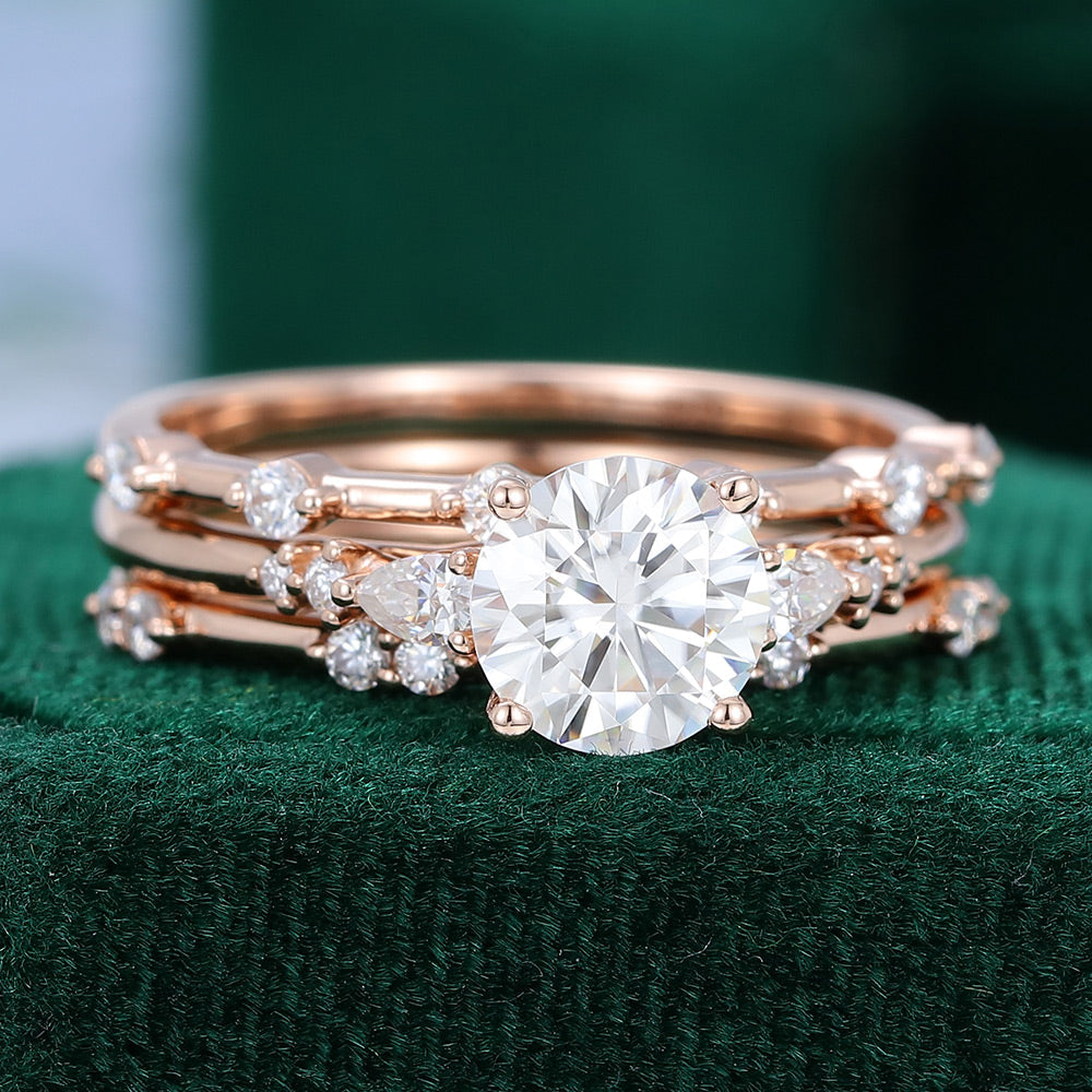 0.88 CT Round Cluster Moissanite Bridal Set