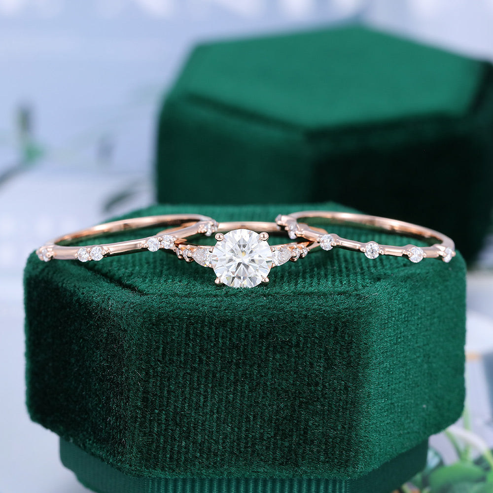 0.88 CT Round Cluster Moissanite Bridal Set