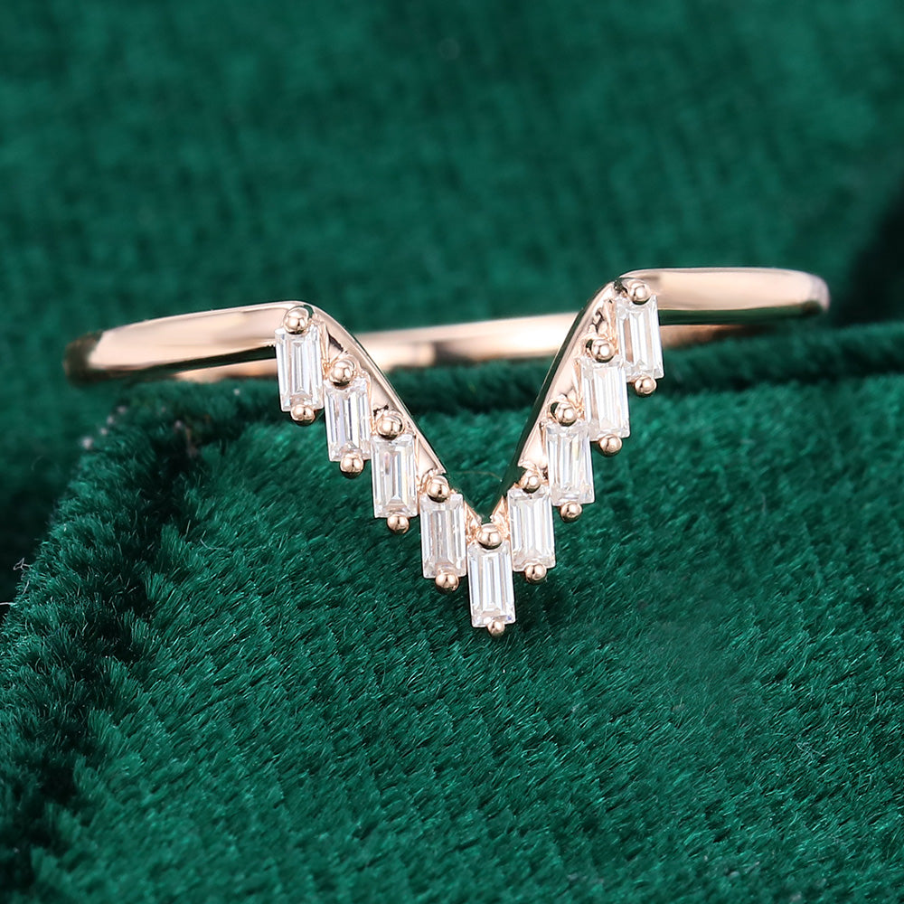 0.15 TCW Baguette Curved Moissanite Wedding Band