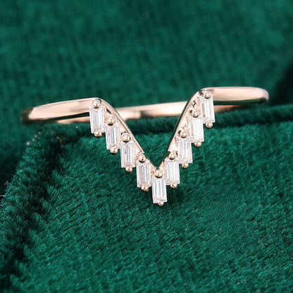 0.15 TCW Baguette Curved Moissanite Wedding Band