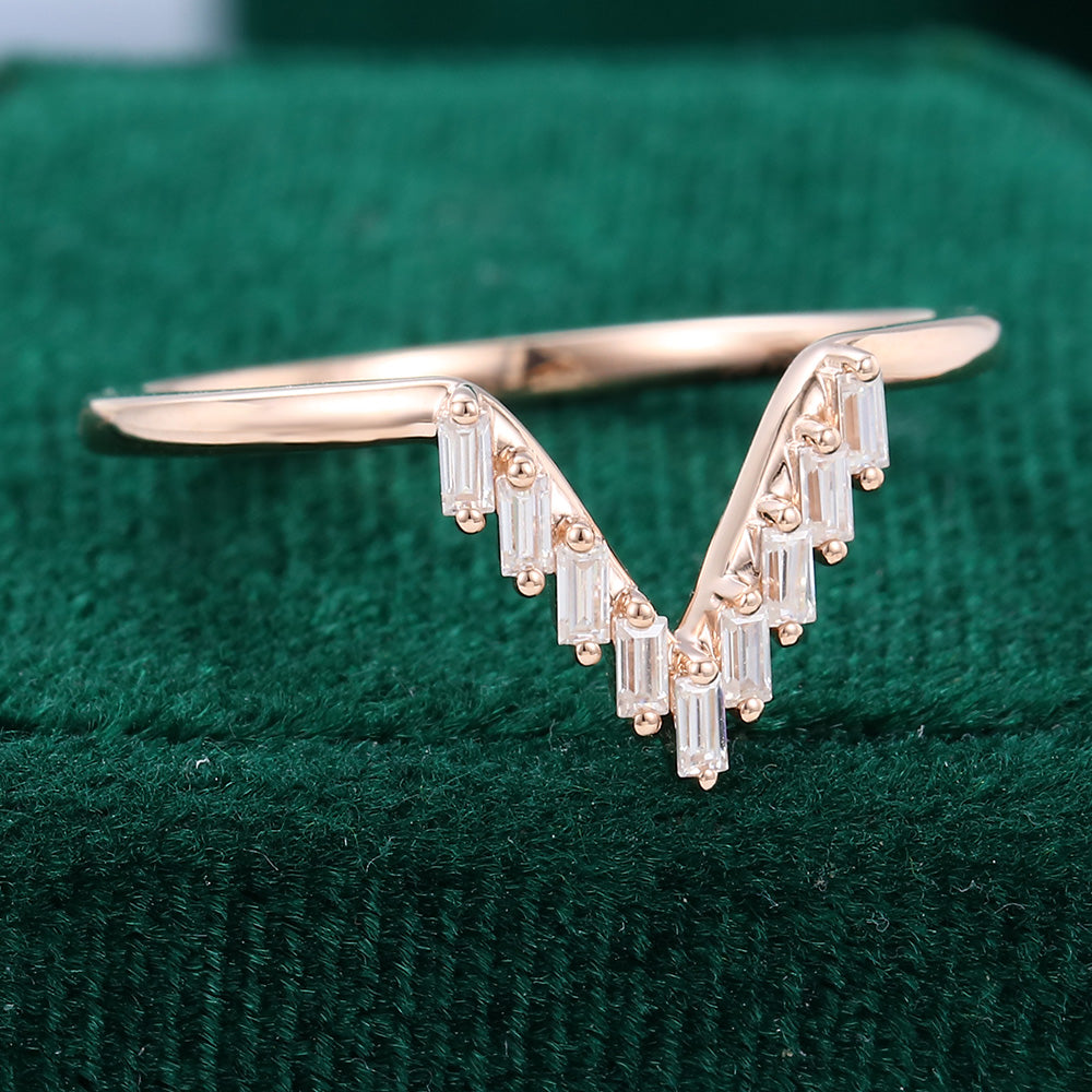 0.15 TCW Baguette Curved Moissanite Wedding Band