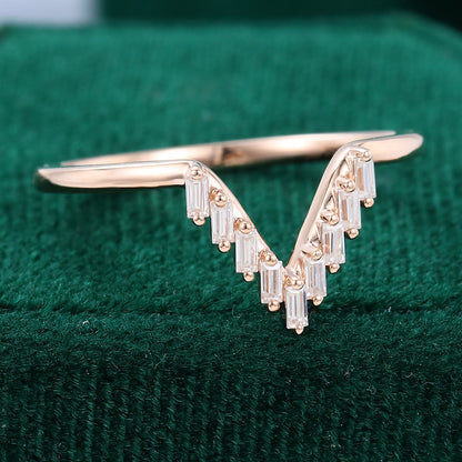 0.15 TCW Baguette Curved Moissanite Wedding Band
