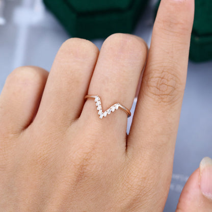 0.15 TCW Baguette Curved Moissanite Wedding Band