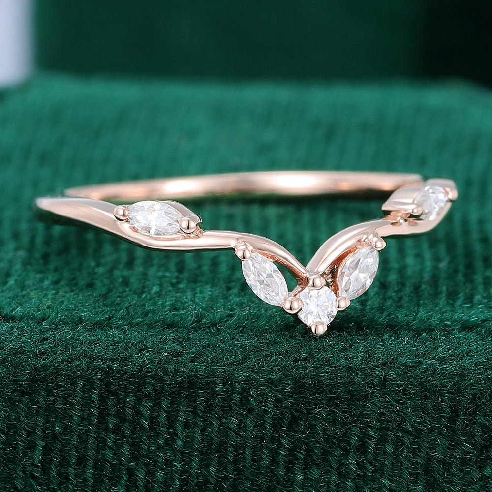 0.13 TCW Marquise & Round Curved Moissanite Wedding Band