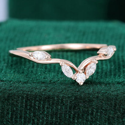 0.13 TCW Marquise & Round Curved Moissanite Wedding Band