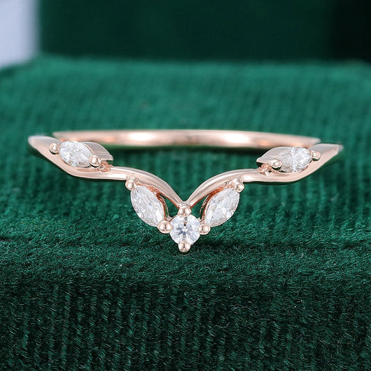 0.13 TCW Marquise & Round Curved Moissanite Wedding Band