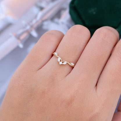 0.13 TCW Marquise & Round Curved Moissanite Wedding Band