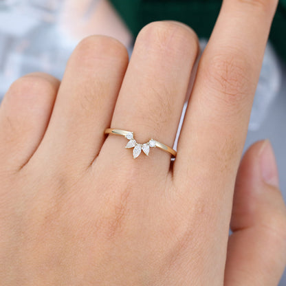 0.272 TCW Pear, Marquise & Round Curved Moissanite Wedding Band