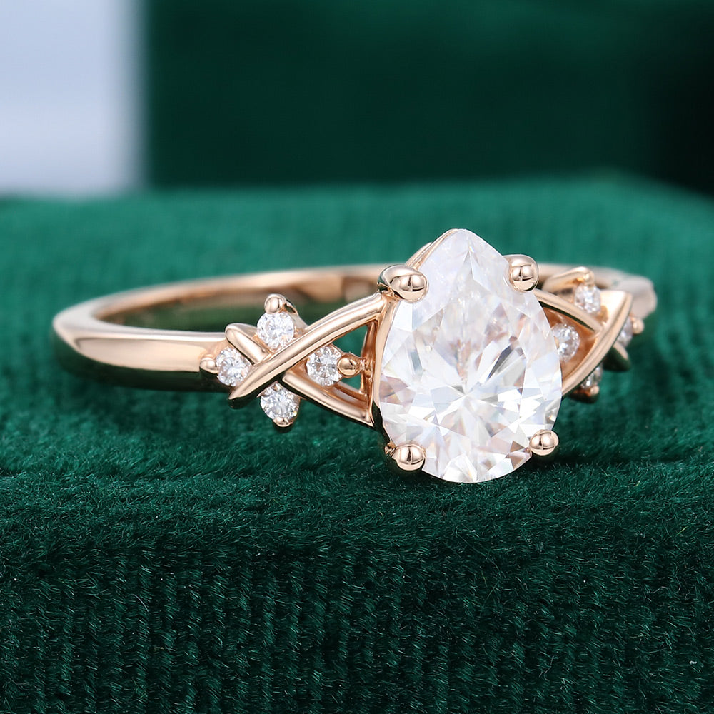 1 CT Pear Cluster Moissanite Engagement Ring