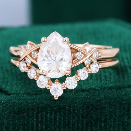 1.5 CT Pear Cluster Moissanite Bridal Set