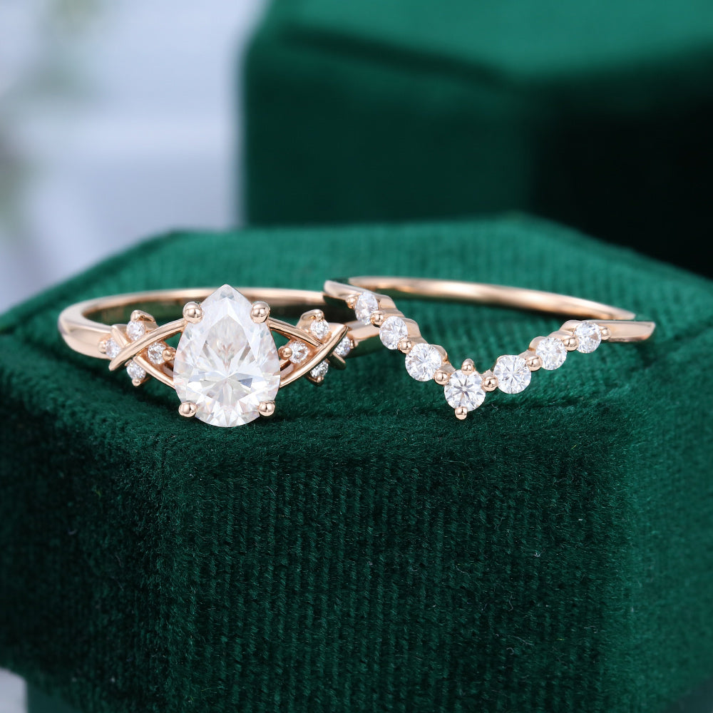 1.5 CT Pear Cluster Moissanite Bridal Set