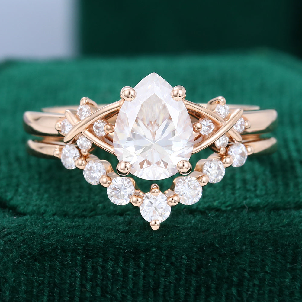 1.5 CT Pear Cluster Moissanite Bridal Set