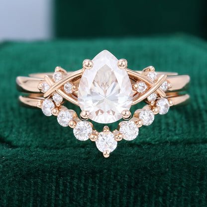 1.5 CT Pear Cluster Moissanite Bridal Set