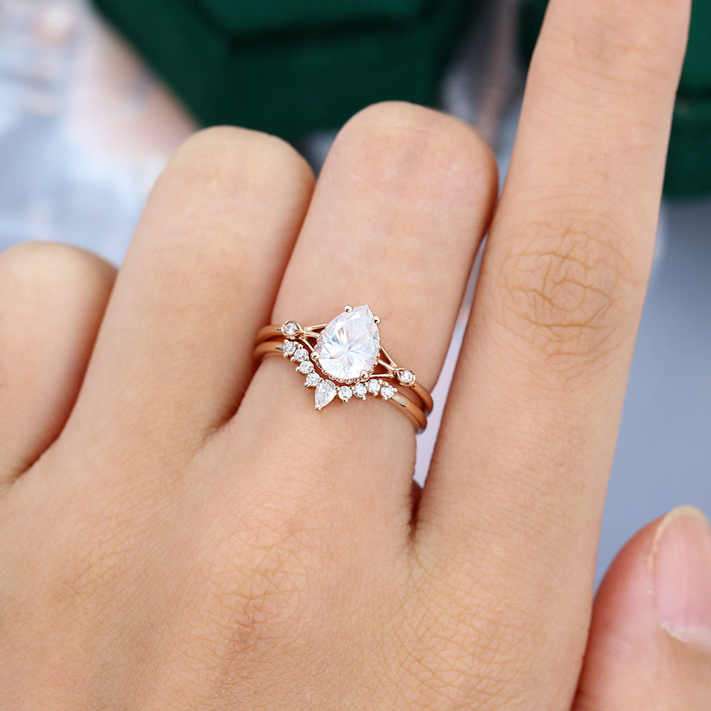 1.5 CT Pear Three Stone Moissanite Bridal Set
