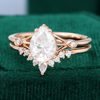 1.5 CT Pear Three Stone Moissanite Bridal Set