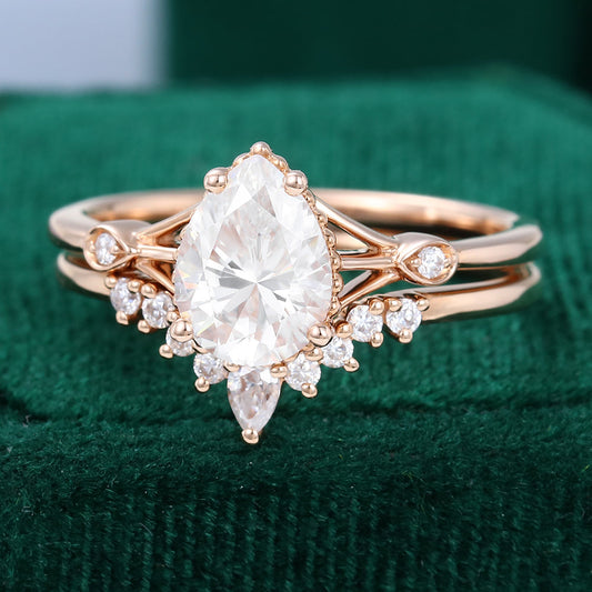 1.5 CT Pear Three Stone Moissanite Bridal Set