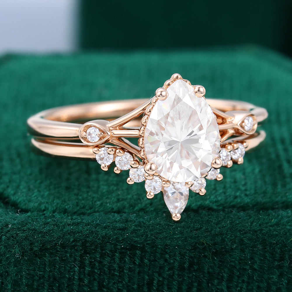 1.5 CT Pear Three Stone Moissanite Bridal Set