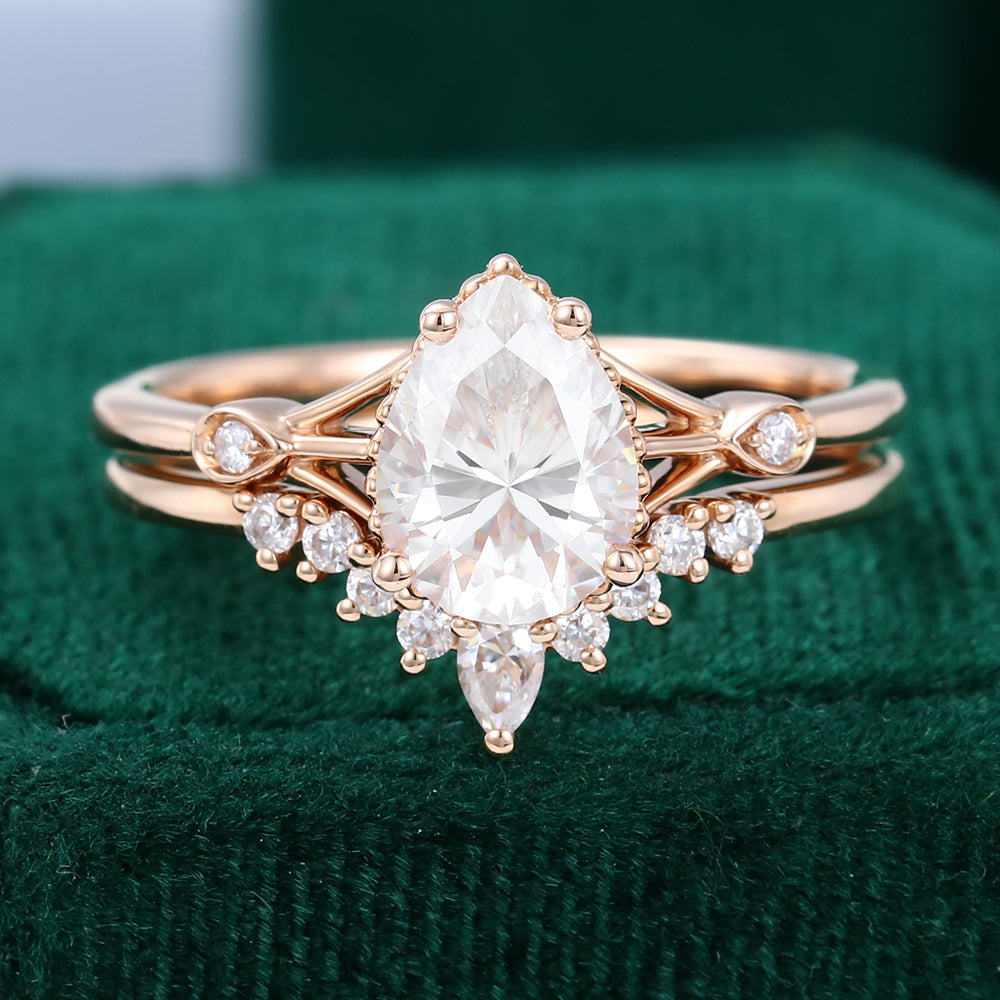 1.5 CT Pear Three Stone Moissanite Bridal Set