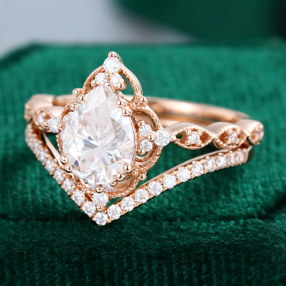 1.5 CT Pear Vintage Moissanite Bridal Set