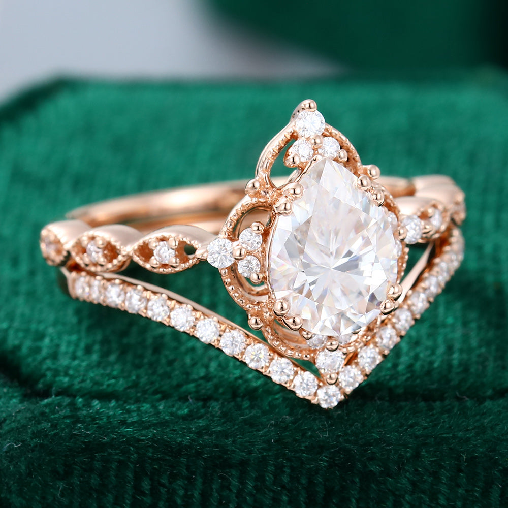 1.5 CT Pear Vintage Moissanite Bridal Set