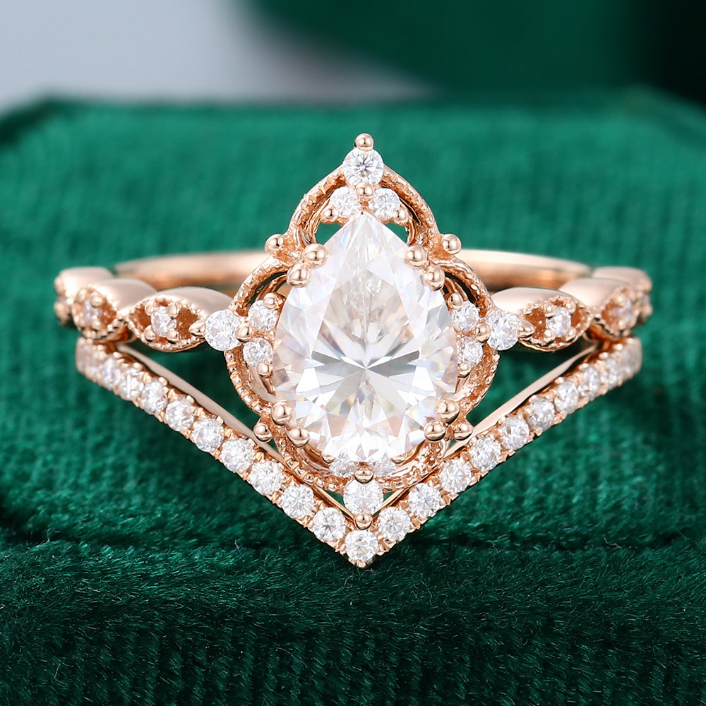 1.5 CT Pear Vintage Moissanite Bridal Set