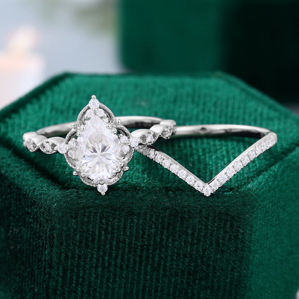 1.5 CT Pear Vintage Moissanite Bridal Set