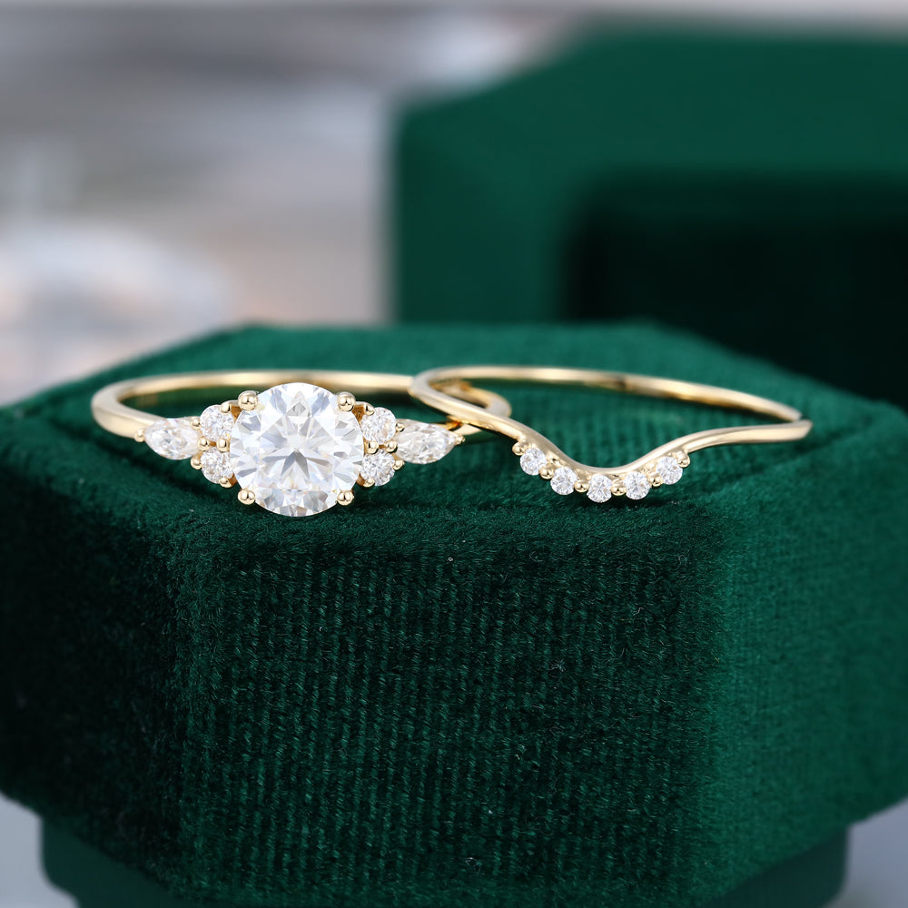 0.88 CT Round Cluster Moissanite Bridal Set